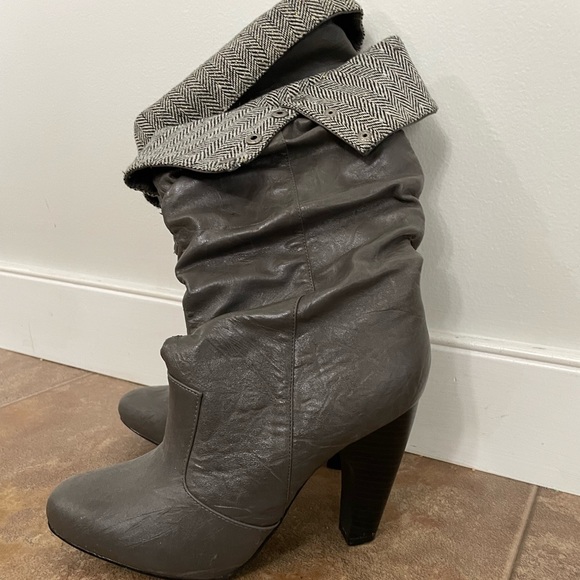 Heeled Boots with fold over accent - Picture 2 of 4